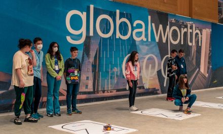 Fundația Globalworth susține și găzduiește primul hackathon de robotică școlară din București