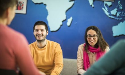 Peste 50 de universități din Marea Britanie se întâlnesc online cu studenții europeni la târgul virtual Study UK