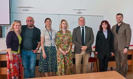 Lansarea documentarului „Trust Me!” la Facultatea de Litere din cadrul Universității „Vasile Alecsandri” din Bacău