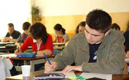 13.000 de elevi din Capitală s-au înscris să participe la activităţile de pregătire pentru examene
