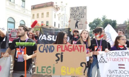 Zeci de studenţi au protestat la Timişoara faţă de proiectul noii Legi a Educaţiei