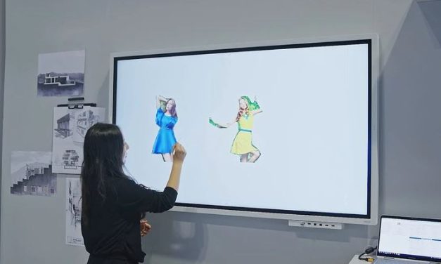Cum s-a schimbat predarea cu tabla interactivă Samsung Flip 2
