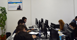 World Vision România și HP oferă acces la educație digitală pentru 578 de elevi din județul Dolj