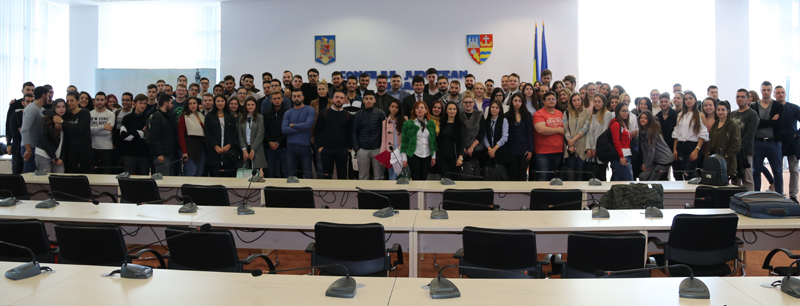 Conducerea Consiliului Județean Arad s-a întâlnit cu o sută de studenţi de la Universitatea de Vest „Vasile Goldiş”