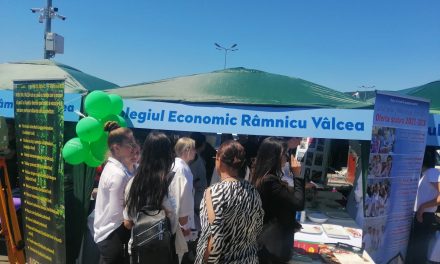 Vâlcea: Sute de elevi au participat la deschiderea primului târg de oferte educaţionale,  organizat după pandemie
